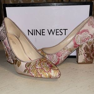 Nine West Strange Pink Floral Block Pumps EUC